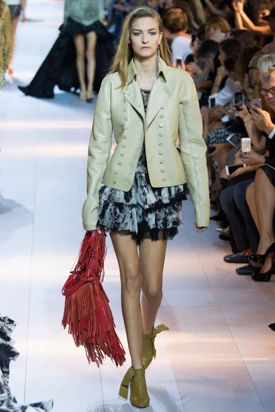Look 29